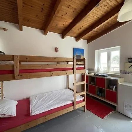 Lägenhet Da Silva Surfcamp 7 Bettzimmer Mit Fruehstueck Lourinhã